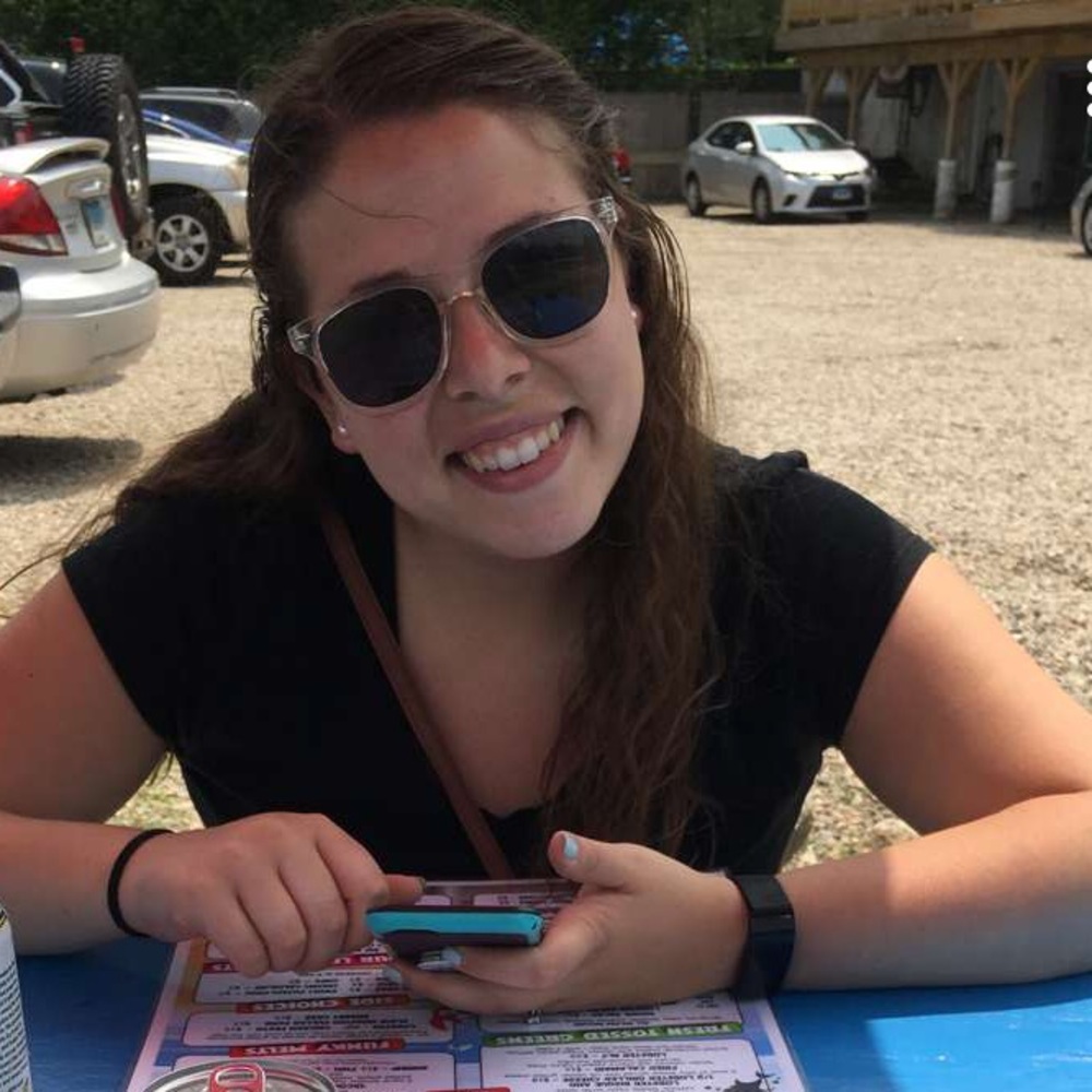 Meet your Posher, Leticia